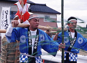朝日町山崎、米吊り祭り
