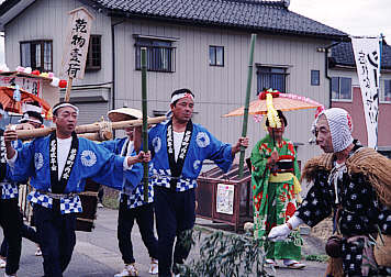 朝日町山崎、米吊り祭り