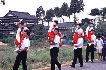 富山県婦中町、熊野神社の稚児舞の写真-国指定重要無形民俗文化財