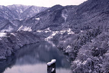 富山市旧細入村の冬の風景