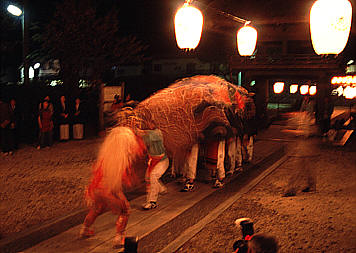 上平村行徳寺の夜獅子