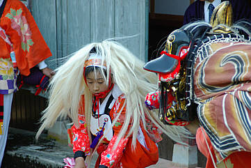 富山県南砺市（旧平村）下出地区の獅子舞