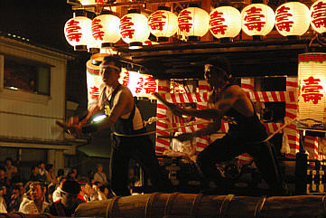 高岡市指定無形民俗文化財　伏木曳山祭り、別名けんか山と言われます。