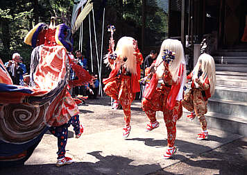 富山県利賀村-阿別当地区の獅子舞