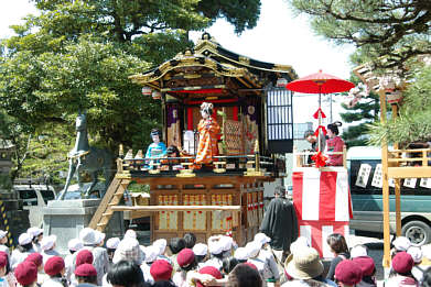 観光,砺波市、出町子供歌舞伎曳山車の写真と紹介